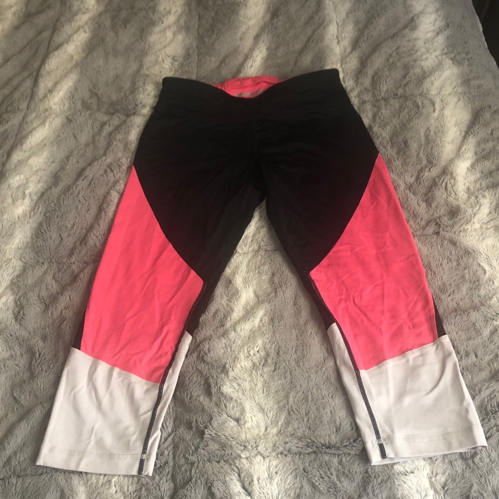 Tommy Hilfiger workout capris 🌟